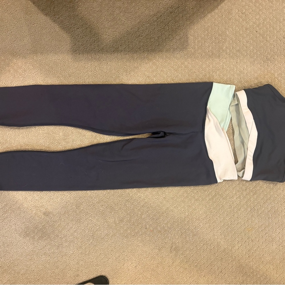 Tablet Stylish Gray Women's Pants and sports bra set